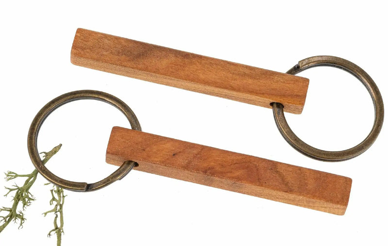 Holz Schlüsselanhänger mit Lasergravur – Ahorn, Kirsche oder Nussbaum, vierseitig gravierbar