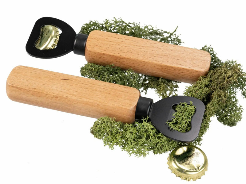 Personalisierter Flaschenöffner aus Holz mit Gravur