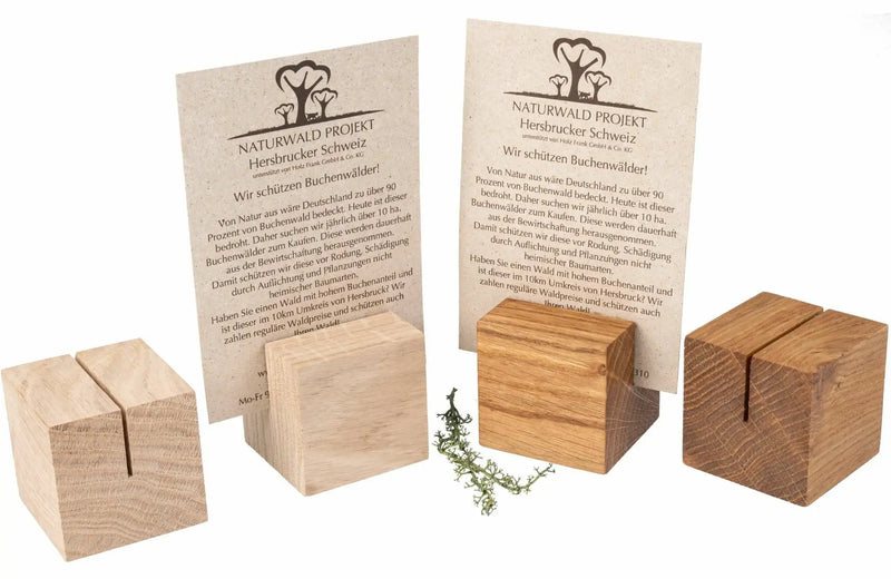 Kartenhalter aus Eichenholz – nachhaltiger Aufsteller für Karten & Infos